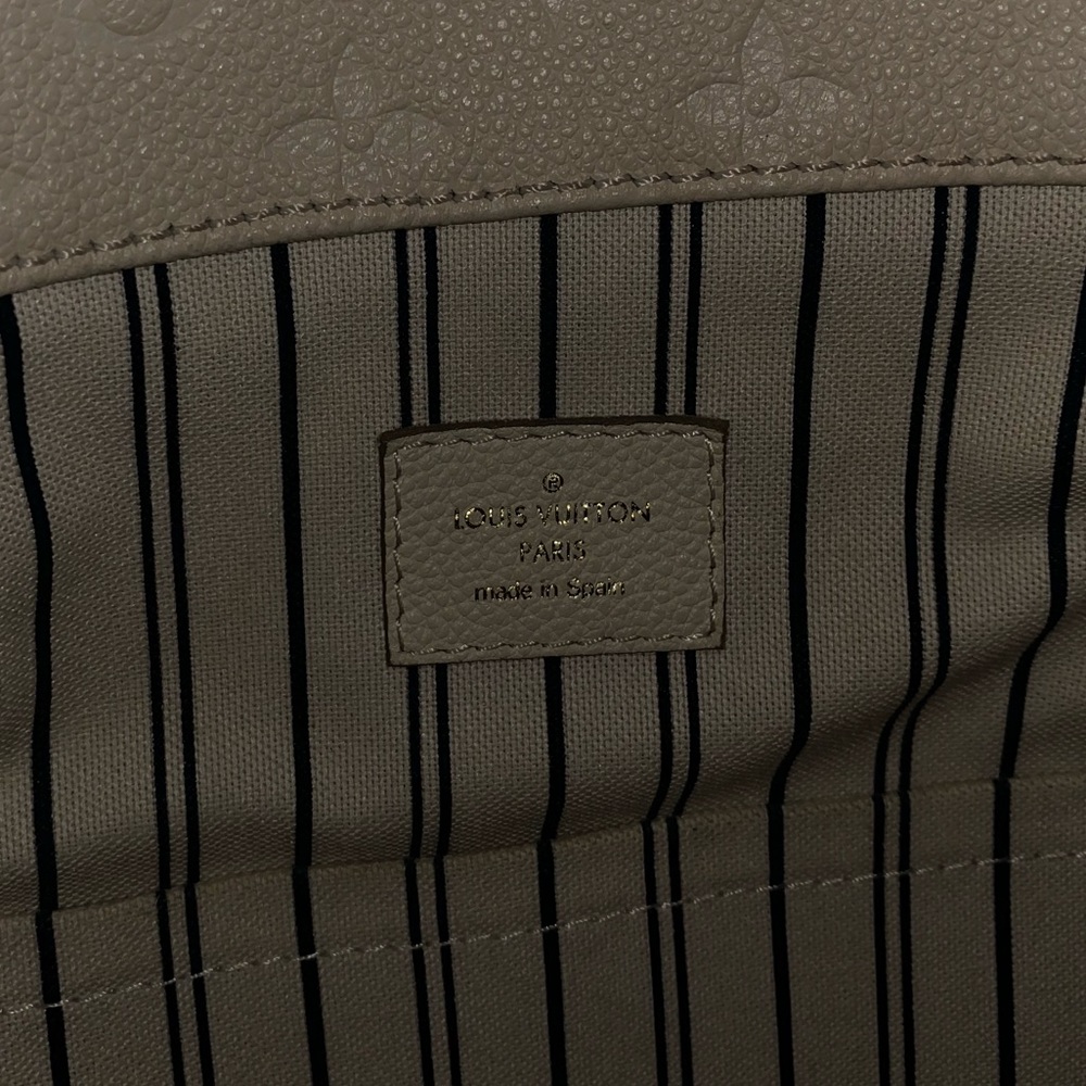 LOUIS VUITTON Artsy MM Bag. - Picture 8 of 8